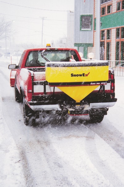 Snowexpivotpro1075tailgatespreader 10157216