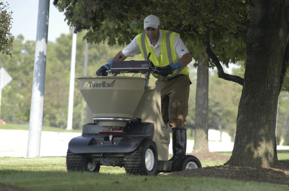 TurfEx RS7200 Spread-N-Spray From: TrynEx International | Green