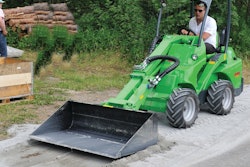 The Avant 528 pictured with the leveling bucket attachment.