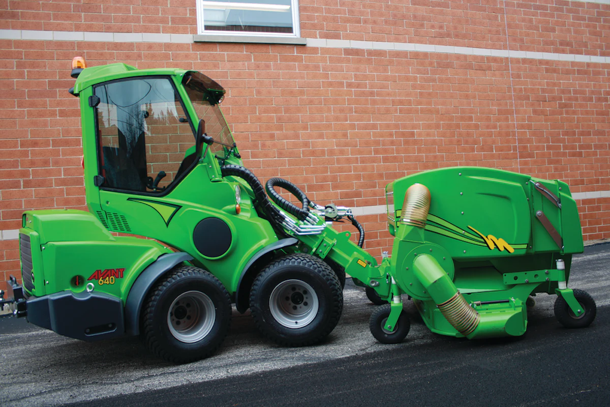 640 Compact Loader From: Avant Tecno USA | Green Industry Pros