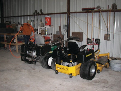 Equipment Storage Landscape 11285581