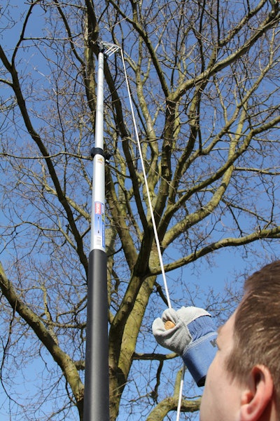 2 11 Pole Pruner Action