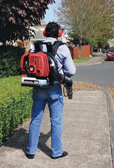 The EB802 backpack blower from Shindaiwa features a backpack frame and shoulder harness system designed for increased operator comfort.