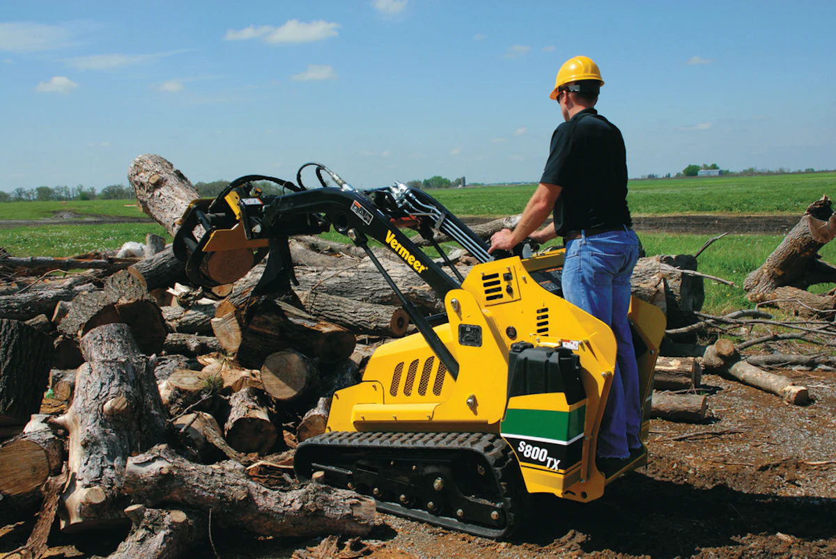 S800TX Mini Skid Steer From: Vermeer Corporation | Green Industry Pros