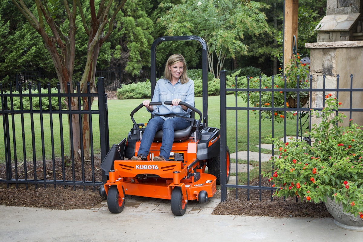 Kubota zero shop turn leaf vacuum