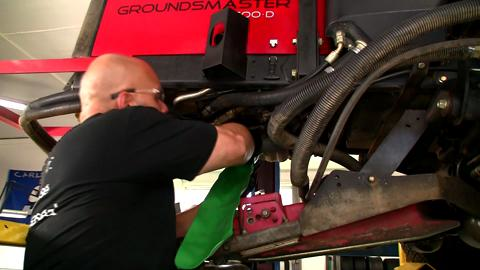 EETC Presents Hector's Shop: Making Slick Work of Oil Changes