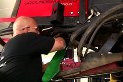 EETC Presents Hector's Shop: Making Slick Work of Oil Changes