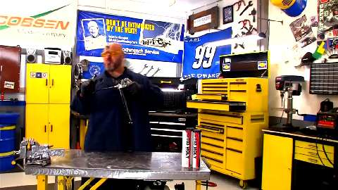 HECTOR'S SHOP: Loading a Grease Gun &ndash; Video