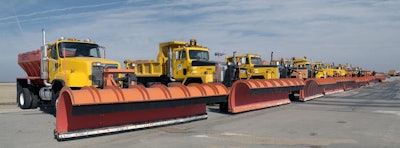 Henke airport snowplows 556f6b237d42e