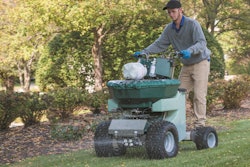PermaGreen Triumph Sprayer Spreader 1024x768 564b9c60ea8c2
