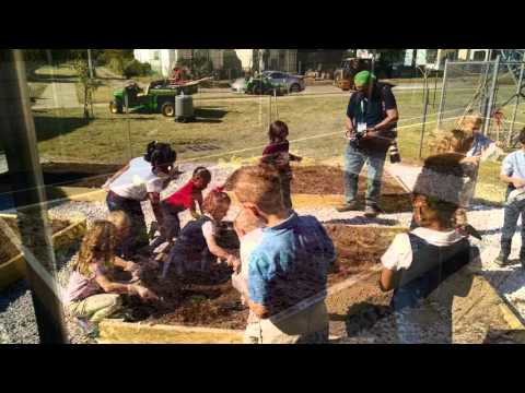 2015 Community Service Event at Landscapes in Louisville, KY