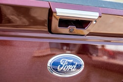 Pro Trailer Backup Assist lets the driver steer the trailer with a control knob while the truck turns its own wheels and limits vehicle speed.