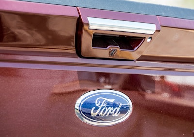 Pro Trailer Backup Assist lets the driver steer the trailer with a control knob while the truck turns its own wheels and limits vehicle speed.