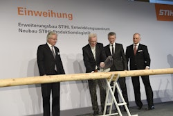 1. Minister President Winfried Kretschmann (second from left) inaugurated the extension building to the Stihl engineering center in Waiblingen.