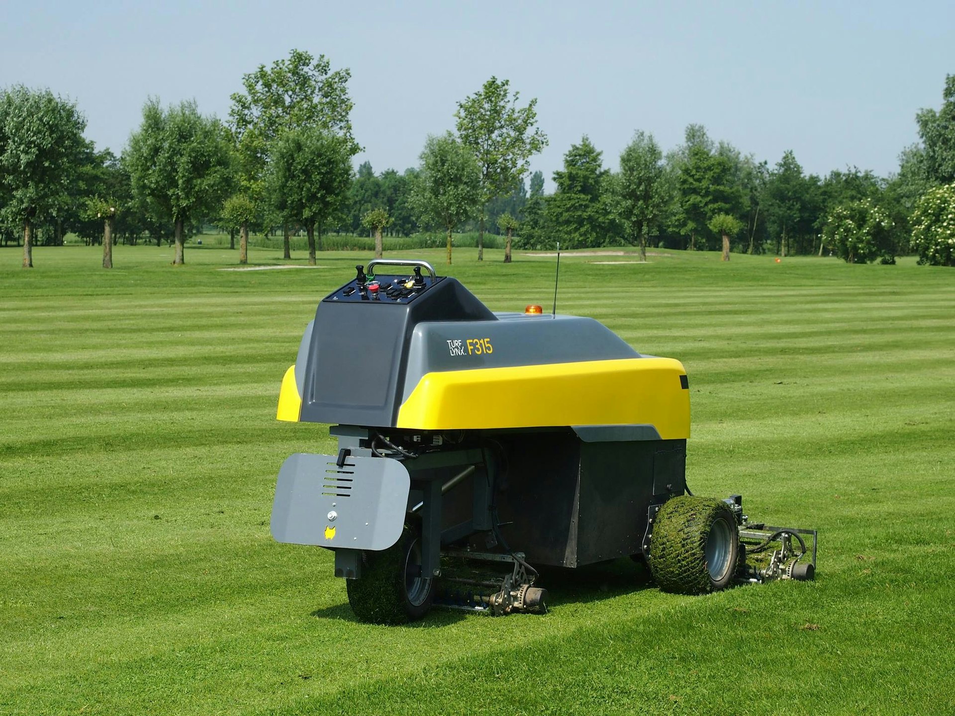 Driverless Mower Cuts with 74 inch Deck Green Industry Pros