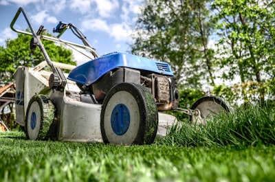 lawnmower 384589 960 720 593180e0d8fb0