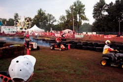 Lawnmower racing 59c3e03880058