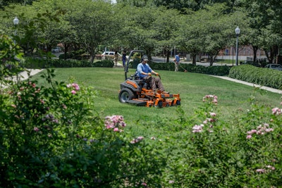 Husqvarna Z500 Zero Turn 2 5a0d1fb1cf5bd