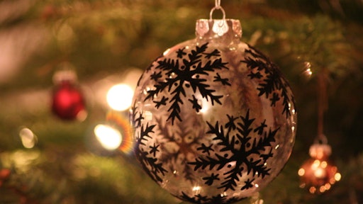 Christmas bauble black and white 5a384b2b5a217