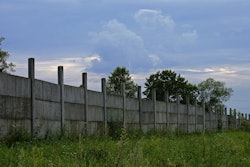 Concrete Ugly Fencing Destroyed 1710743 5a8f2b9a54edf