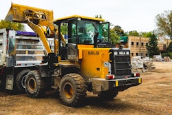 Twin Cities landscaper finds value and visibility with SDLG 5aa022432121e