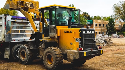 Twin Cities landscaper finds value and visibility with SDLG 5aa022432121e