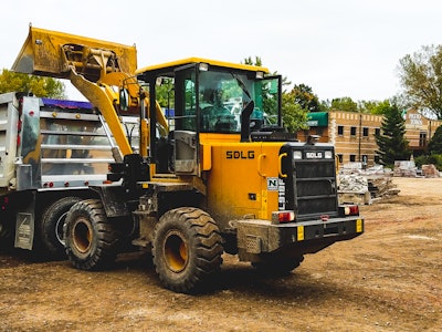 Twin Cities landscaper finds value and visibility with SDLG 5aa022432121e