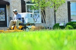 lawn care 643562 1920 5aa01ec5115af