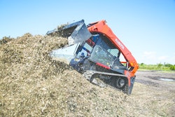 SVL952s BucketMulch1 5b69a2544d595