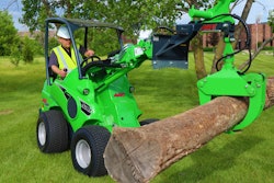 Avant 530 With Timber Grab
