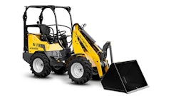 Compact articulated wheel loader