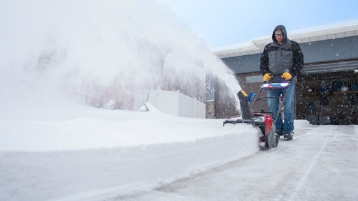 Toro Snow Blower 60v 30992 In Use Co19 4235s