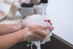 Person Washing His Hand 545014