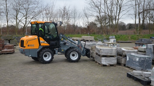 Giant G3500 Xtra With Ropsfops Cabin