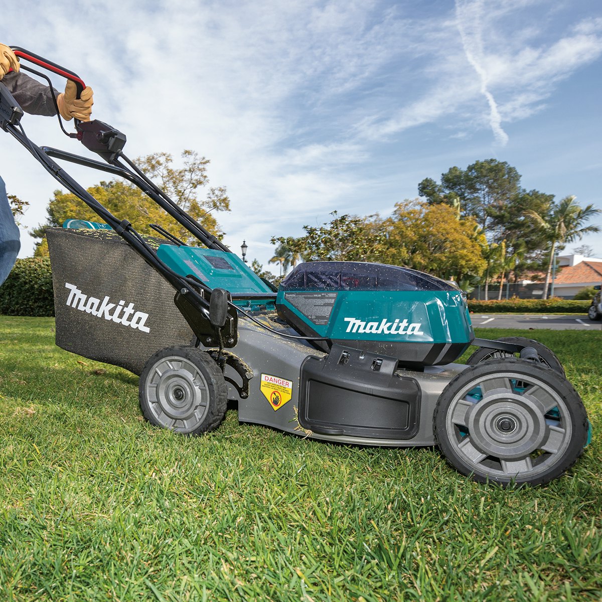 Makita lawn best sale mower xml08