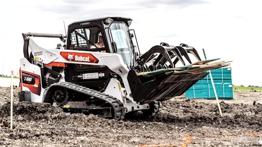Bobcat R-Series have a new one-piece, sealed and pressurized cab design. It provides a near-seamless interior for a new level of operator comfort and improved service access.