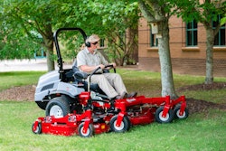 Exmark Lazer Z X Series 96 In Use 1