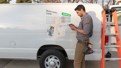 The plug-and-play device is a fleet management solution simple to install without impact on the customer's tight schedule.