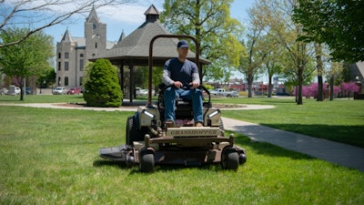Grasshopper's MidMount 337G5 EFI model has a larger 993 cc Vanguard engine, as well as larger Hydro-Gear ZT-5400 hydrostatic transmission, with deck sizes of 61- or 72-inches.
