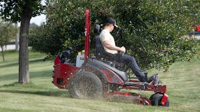 For commercial landscapers, whose engines run for hours at a relatively steady speed, the opportunity to benefit from the potential 25 percent fuel savings with an EFI engine, quickly becomes apparent.