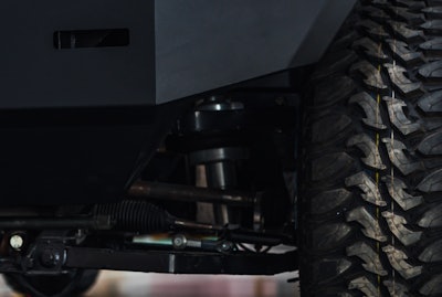 The XT has a unique air sprung suspension design with dynamic damping capabilities that adjust to the vehicle load, delivering a consistent and comfortable experience every time. The air suspension system assists with loading and unloading by lowering for easy access.
