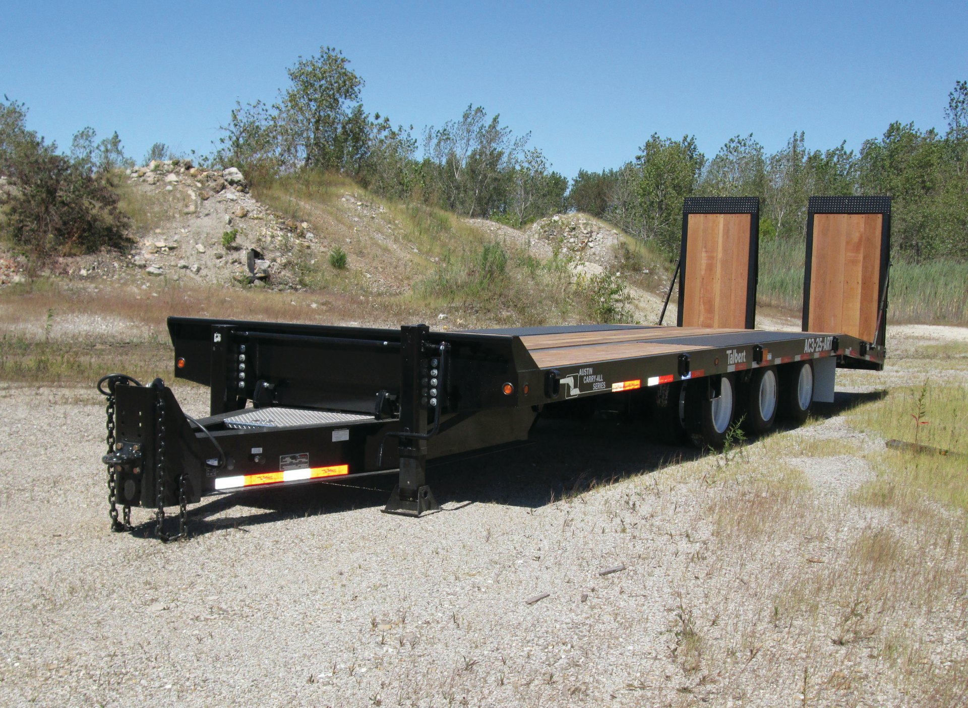 Some trailer options provide a lower center of gravity, allowing operators to safely transport their equipment under low clearances and maneuver around tight corners in urban and residential areas.