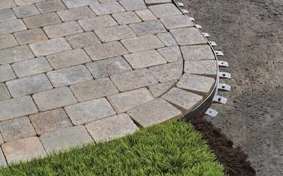 Edge restraints help with creating angles and curves.