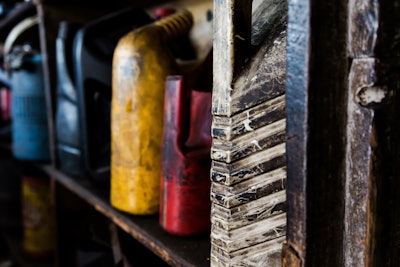For all oil offerings, dedicate and clearly mark tanks/storage, dispensers, tools, etc., to avoid comingling of different products and misapplication.