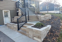 This project involved Overall, the project involved incorporating natural stone retaining walls, bluestone paving and a revamped deck.