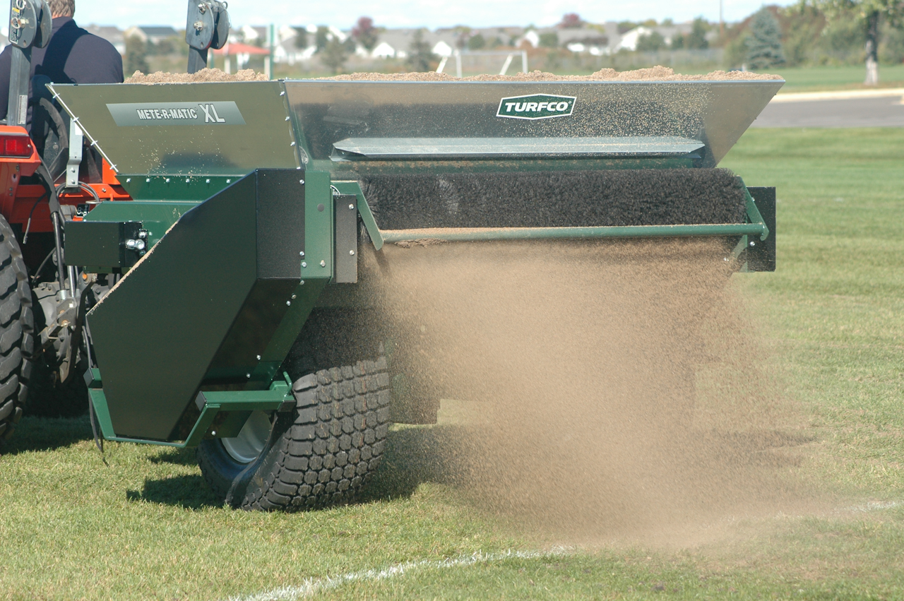 The Top to Bottom on Topdressing | Green Industry Pros The Top to Bottom on Topdressing | Green Industry Pros