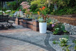 Mixed materials and warm colors such as beige and sepia represent a more traditional aesthetic