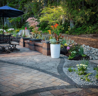 Mixed materials and warm colors such as beige and sepia represent a more traditional aesthetic