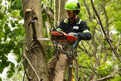 The CS-2511P Chainsaw is ideal for arborists, farmers/ranchers, hunters, carvers, and homeowners.