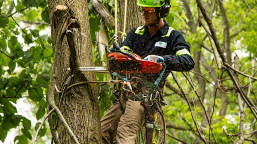 The CS-2511P Chainsaw is ideal for arborists, farmers/ranchers, hunters, carvers, and homeowners.